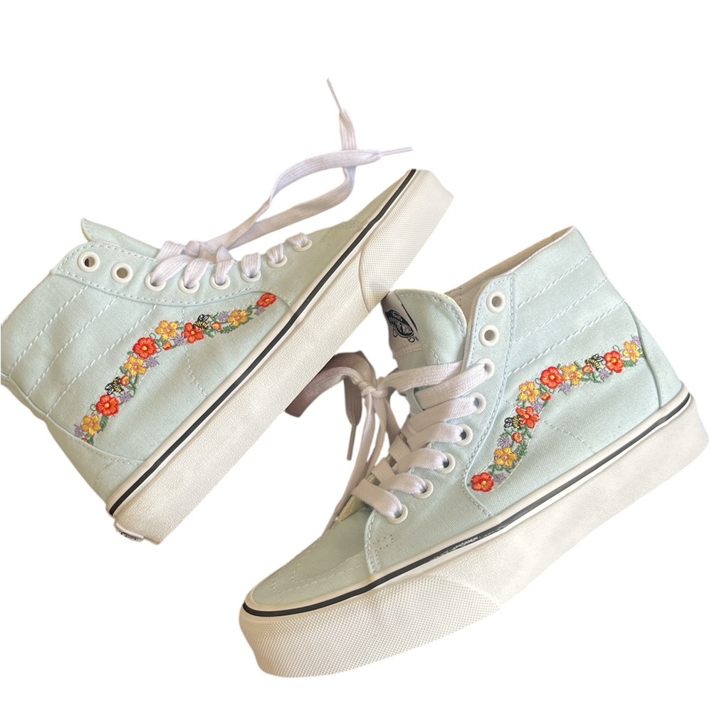 NWOT High Top Floral High-Top Sneakers